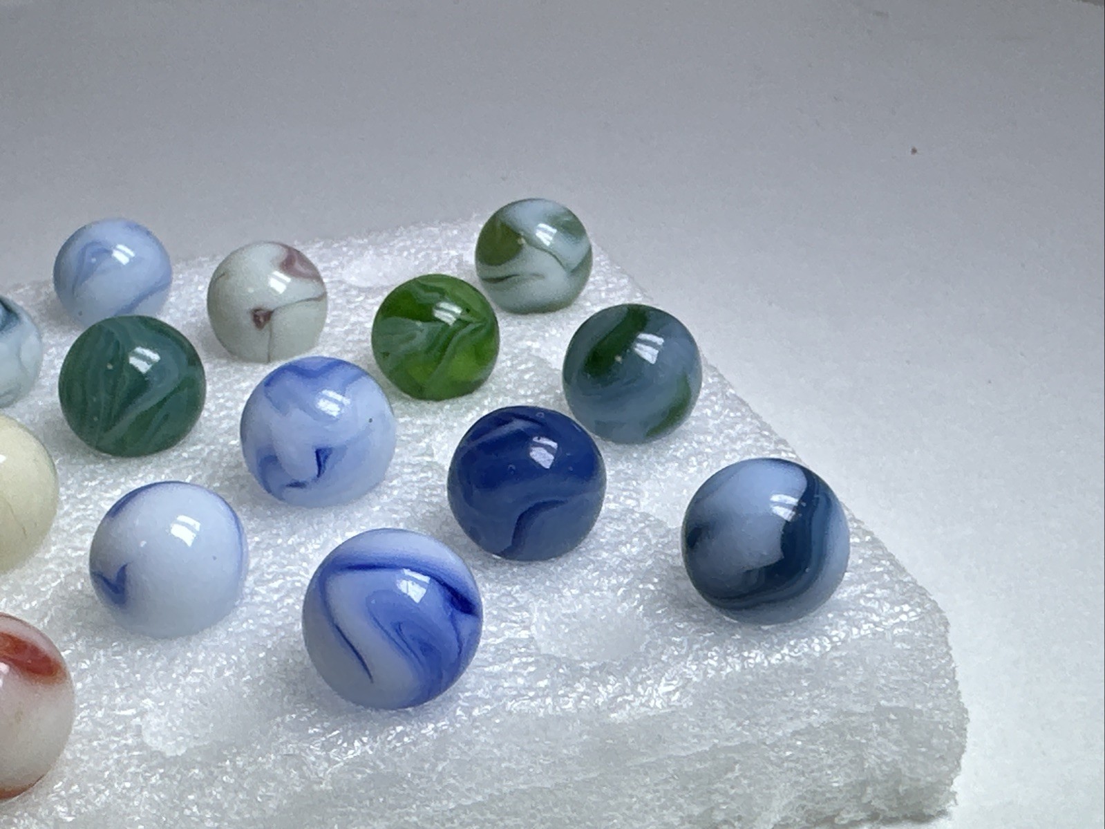 366 Lot Of 29 Vintage Cairo Swirl Marbles!
