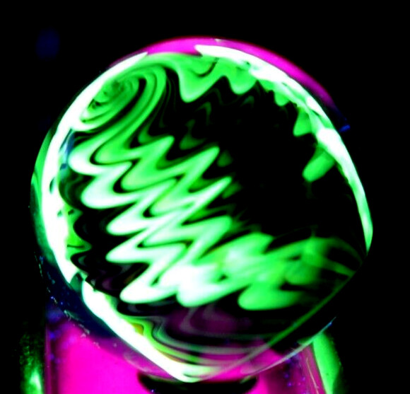 JOSHUA JUSTICE GLASS MARBLE/1.728″-DARK RAINBOW UV-NEON GREEN UNDER BLACKLIGHT