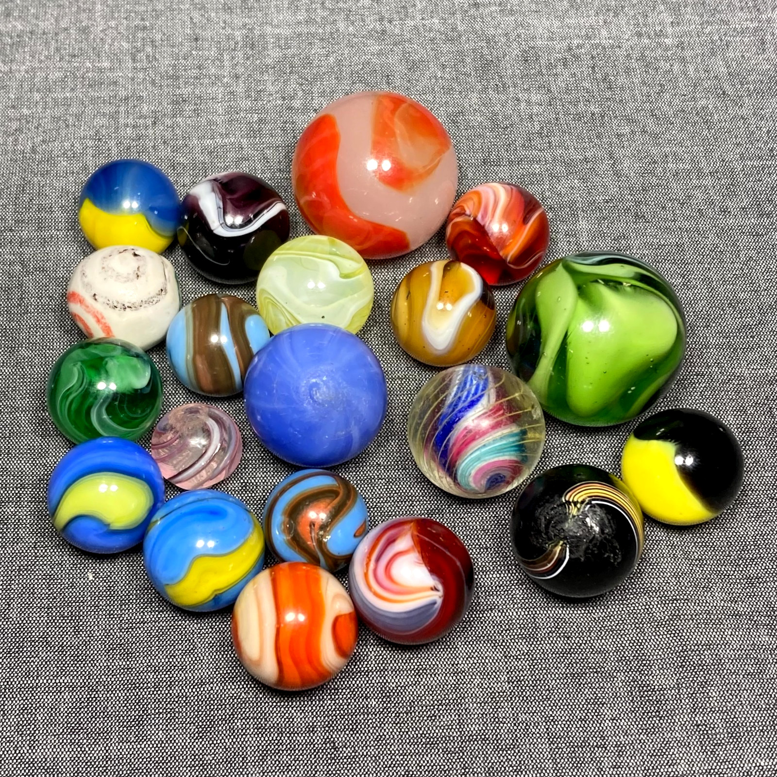 20 ASSORTED MARBLES. Akro, Christensen, & Handmade lot. NM+/NM. 1″ to peewee.