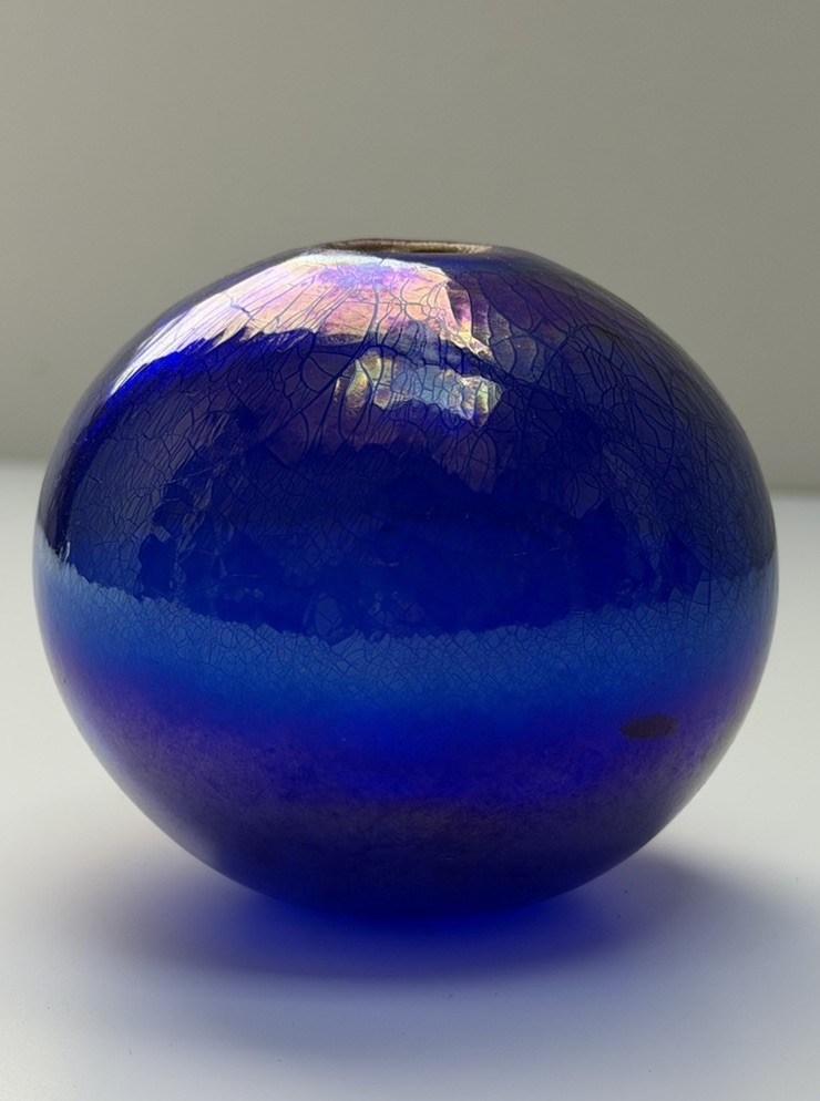 Vintage 1990 Rolf Wald Signed Cobalt Blue Iridescent Art Glass Sphere 3″x3″