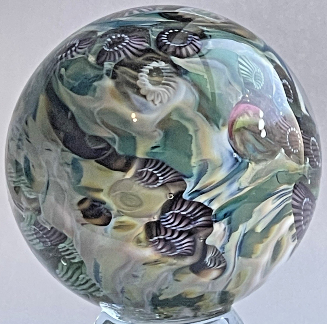05 BOBBIE & EDDIE SEESE MARBLE SIGNED DICHROIC GLASS ART 1.95″ JELLYFISH FIELDS