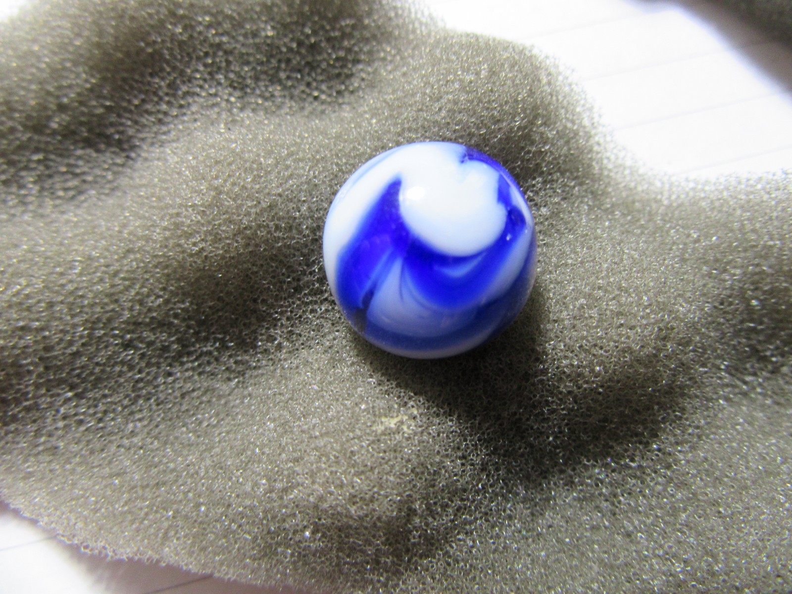 VINTAGE ALLEY AGATE SWIRL MARBLE. COBALT BLUE/WHITE 5/8″