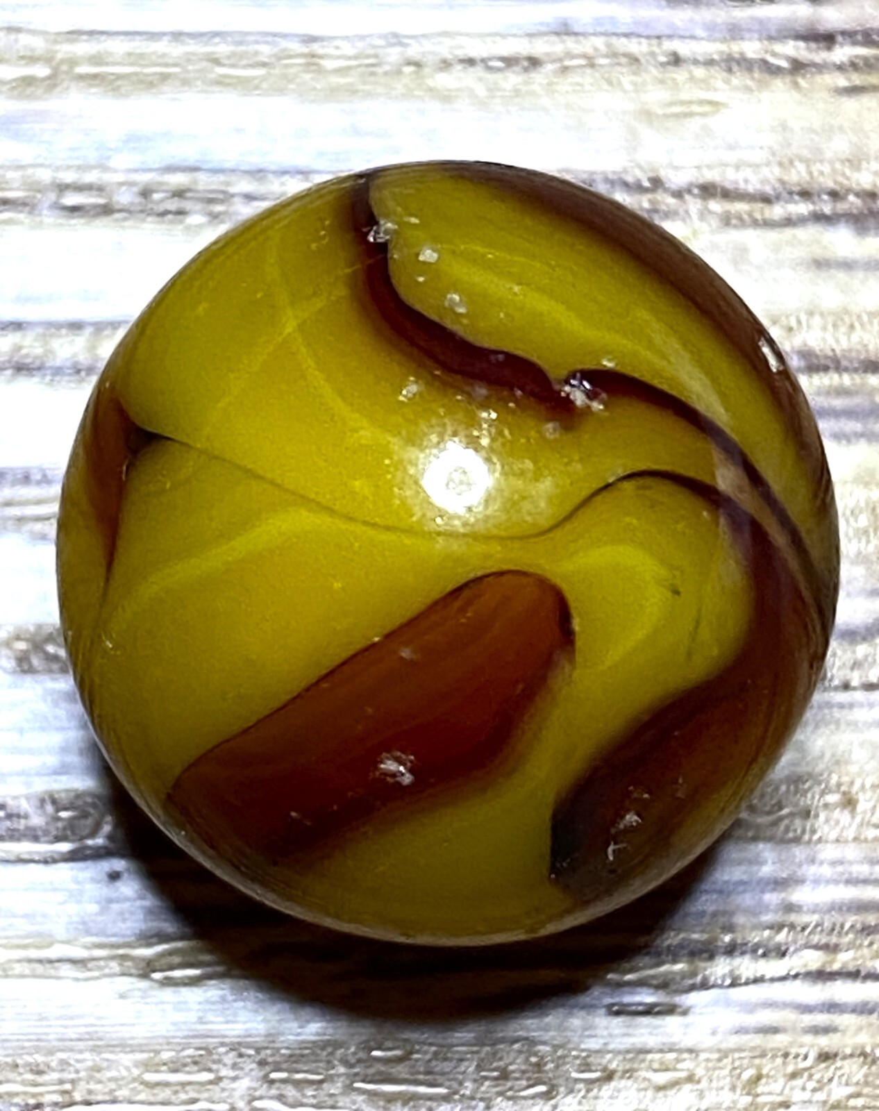 RARE ALLEY AGATE URANIUM ORANGE GLOW OXBLOOD FLEE BITES UV SHOOTER .66″ M643