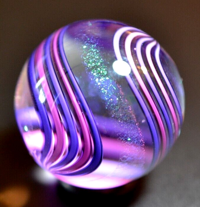 JAMES ALLOWAY GLASS MARBLE/1.270″DICHROIC PURPLE SWIRL #3349-BOYSENBERRY,LAVENDR