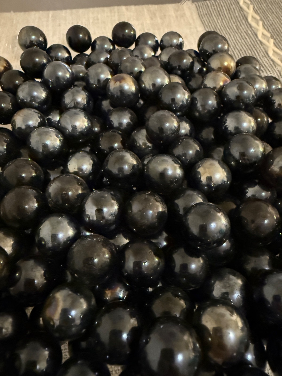 ⚫ Lot of Approx. 350 Iridescent Black Glass Marbles – Uniform Size – Decorative