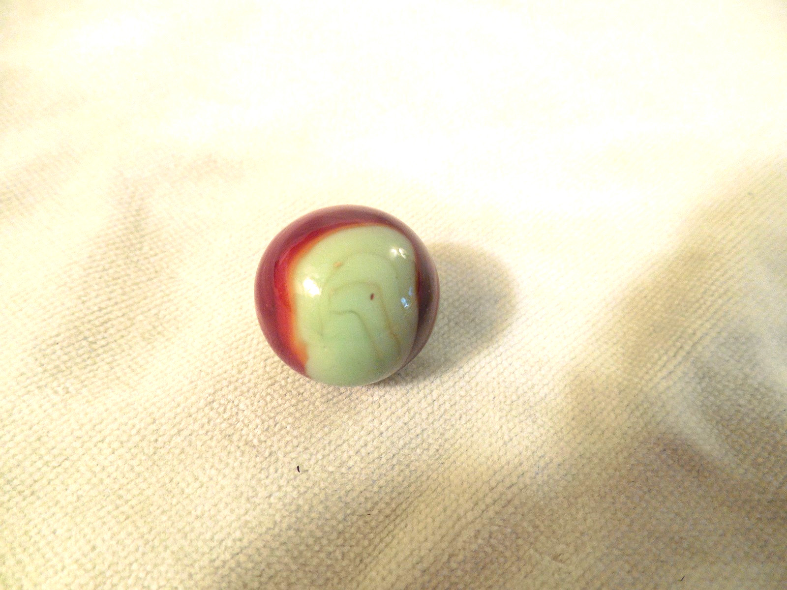 Akro Agate 11/16″ Marble Lime Lemonade Green Oxblood Corkscrew