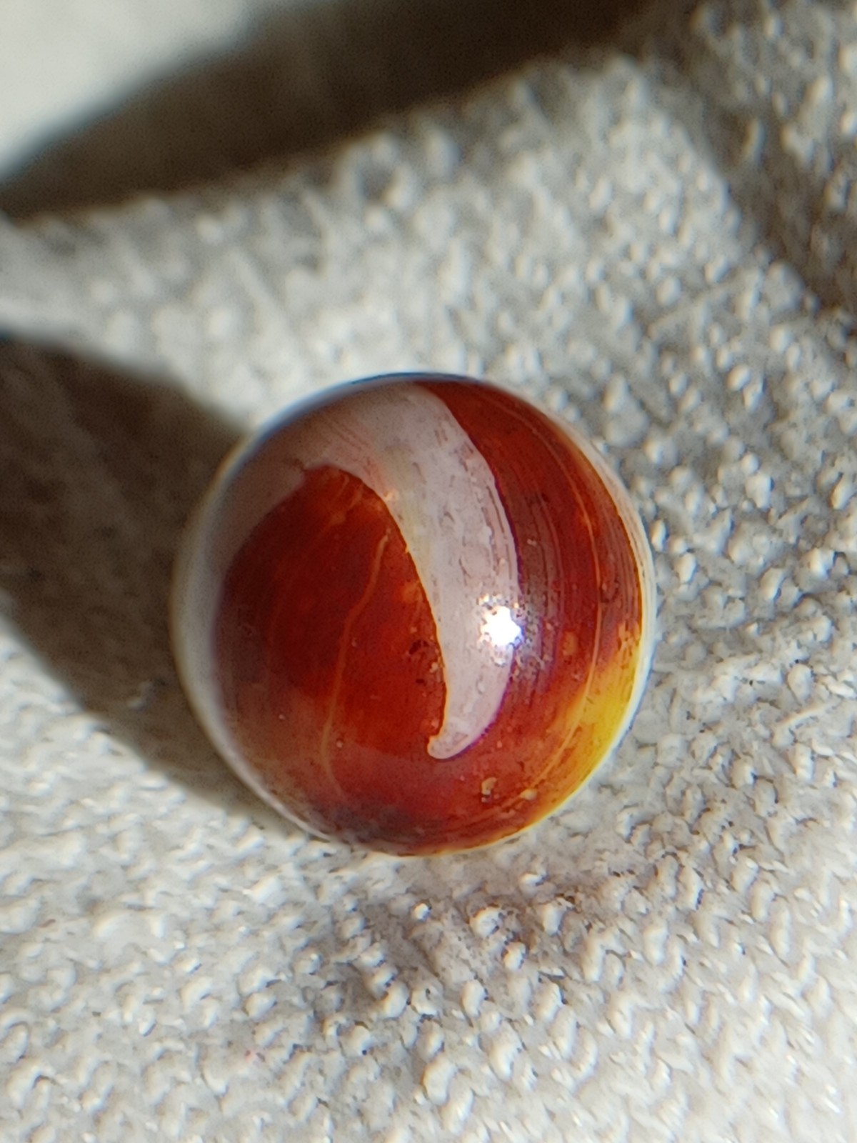 Dug Akro corkscrew featuring accidental color change from cullet bleeding. Rare.