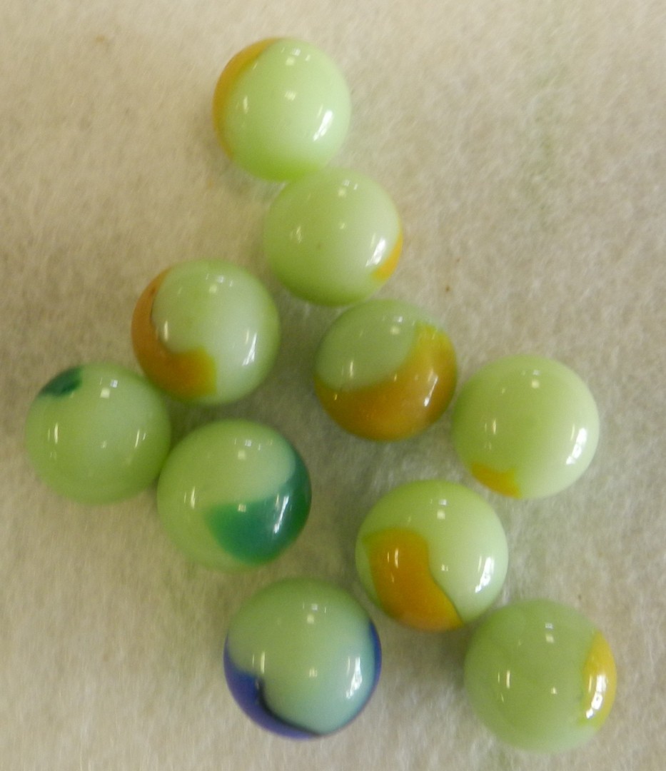 #20947m Vintage Group of 10 Peltier Glass Uranium Patch Marbles .59 to .62 In