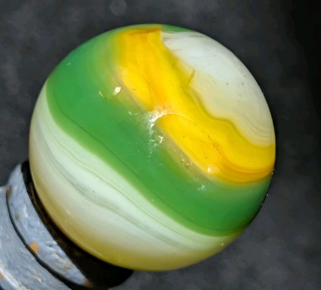 SHOOTER SIZE Akro Agate Lemon Lime Popeye-Ade Marble Hot UV Action 23/32″ NM 8.5