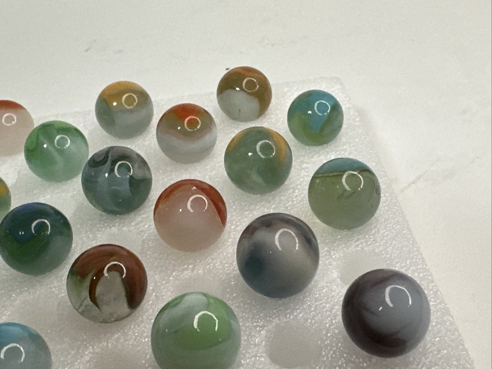 010 Lot Of 30 Vitro Agate Phantom Conqueror/Conqueror Vintage Marbles
