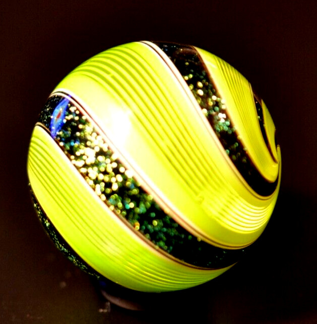 HOT HOUSE GLASS MARBLE/1.476″-LIME GREEN LATTICINIO STYLE WITH DICHROIC-GRASS GR