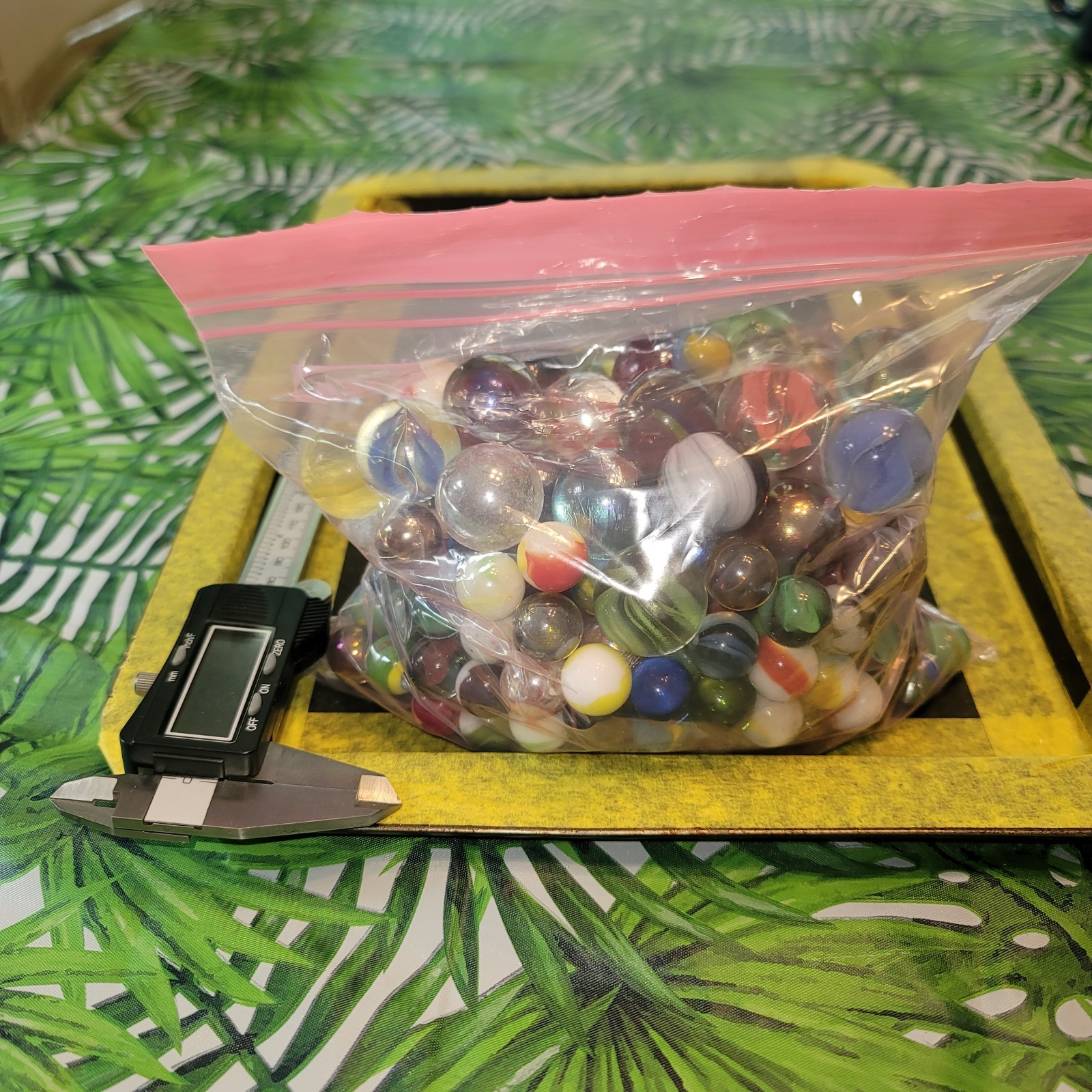Antique /Vintage Marbles Lot Of 214 Including 25 Shooters. Sizes From 1/2″-1″.