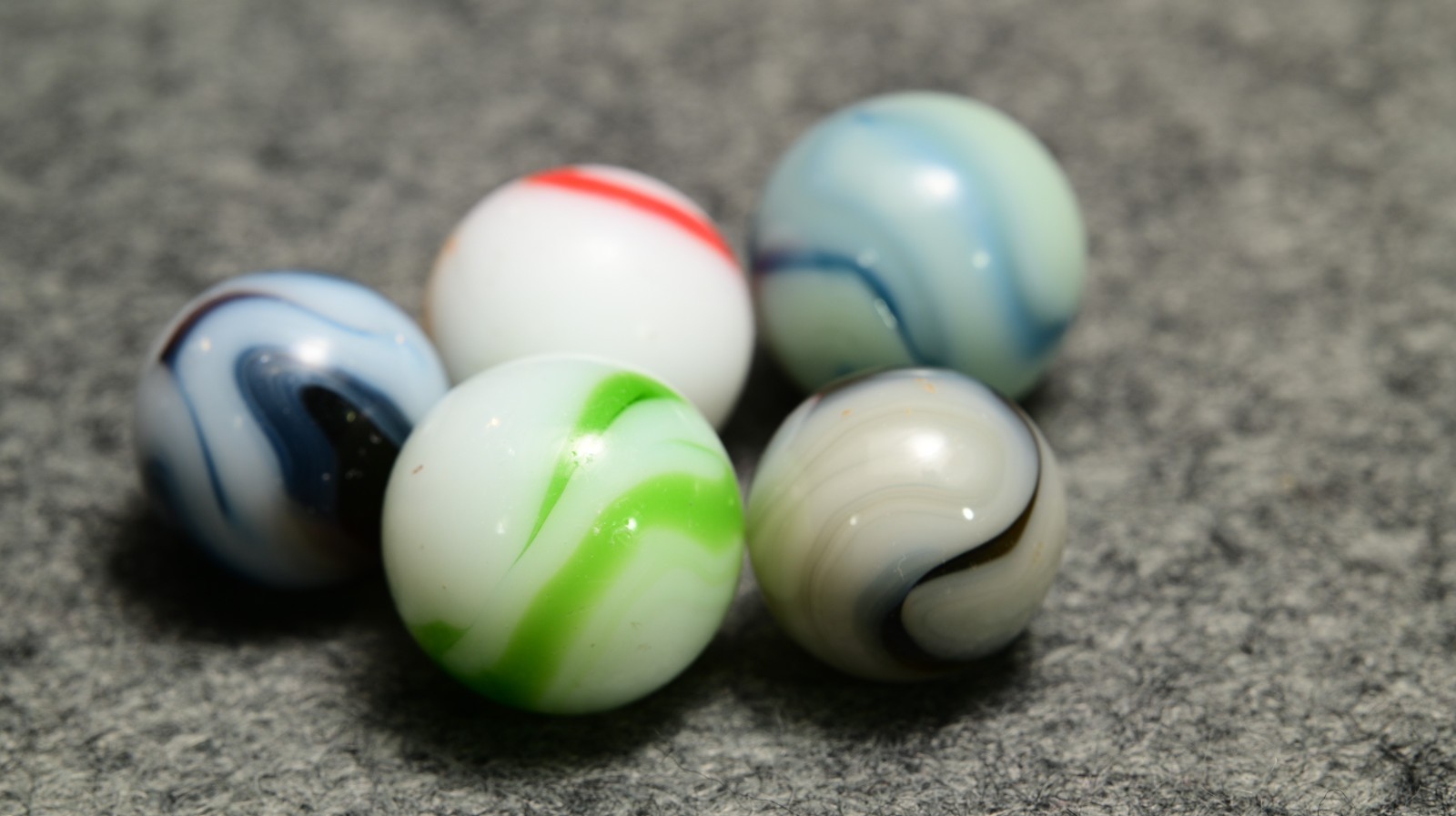 5 Vintage American WV Swirl Marbles, Mixed Sizes & Makers, Funky Colour Styles