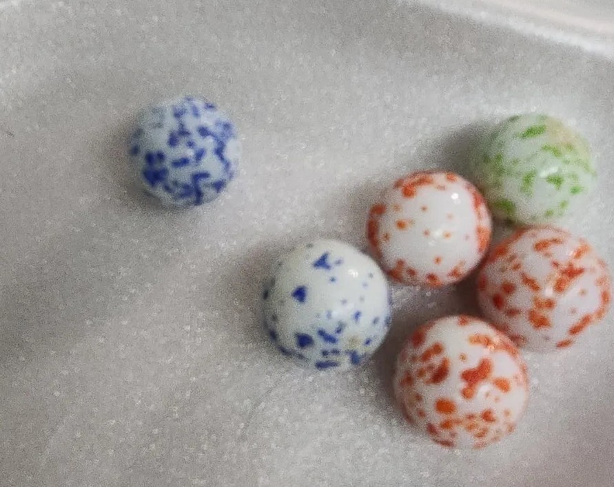 Speckled Marbles Glass 2 green 2 blue 3 orange standard size lot d1