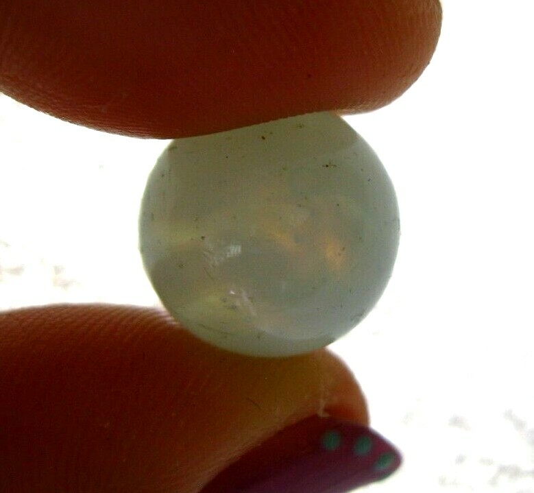 VTG WHITE GLASS PEEWEE MARBLE~SWIRL~SEMI TRANSLUCENT~1/2″/13 MM WIDE~USED