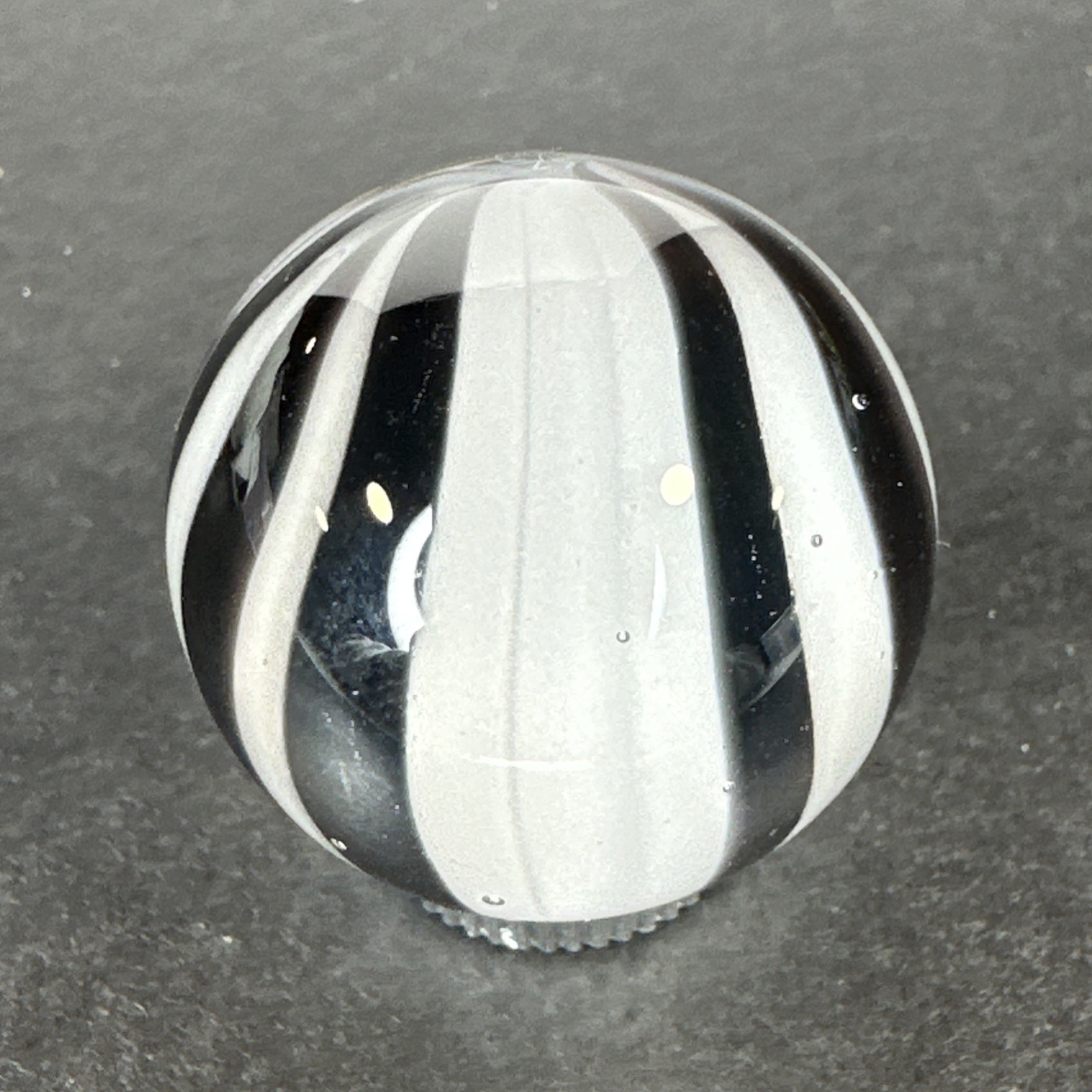 Contemporary Handmade Art Glass Marble .99″ Black White Double Sided Core MIB