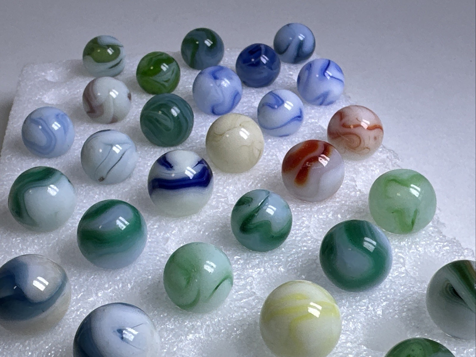 366 Lot Of 29 Vintage Cairo Swirl Marbles!