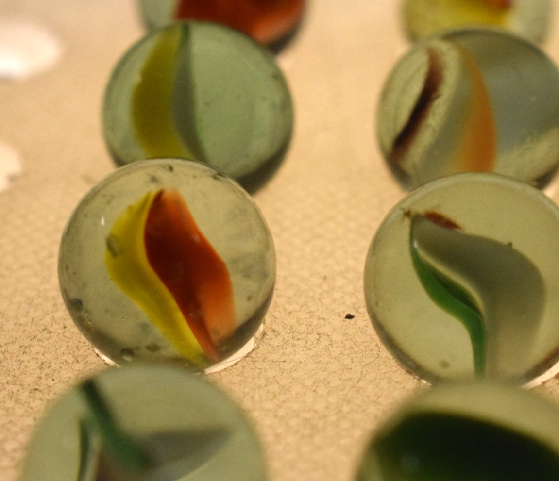 JAPAN CLEAR GREEN MARBLES CATS EYE BANANA 21PC LOT 1960s VINTAGE RED BLUE YELLOW