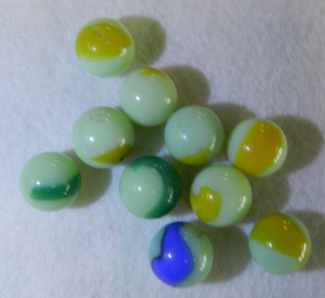 #20947m Vintage Group of 10 Peltier Glass Uranium Patch Marbles .59 to .62 In