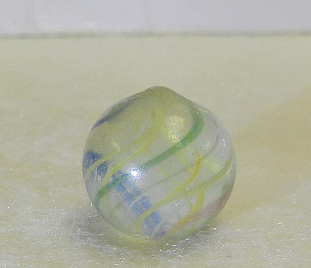 #21062m Small .51 In Vintage German Handmade 2 Color Latticino Swirl Marble