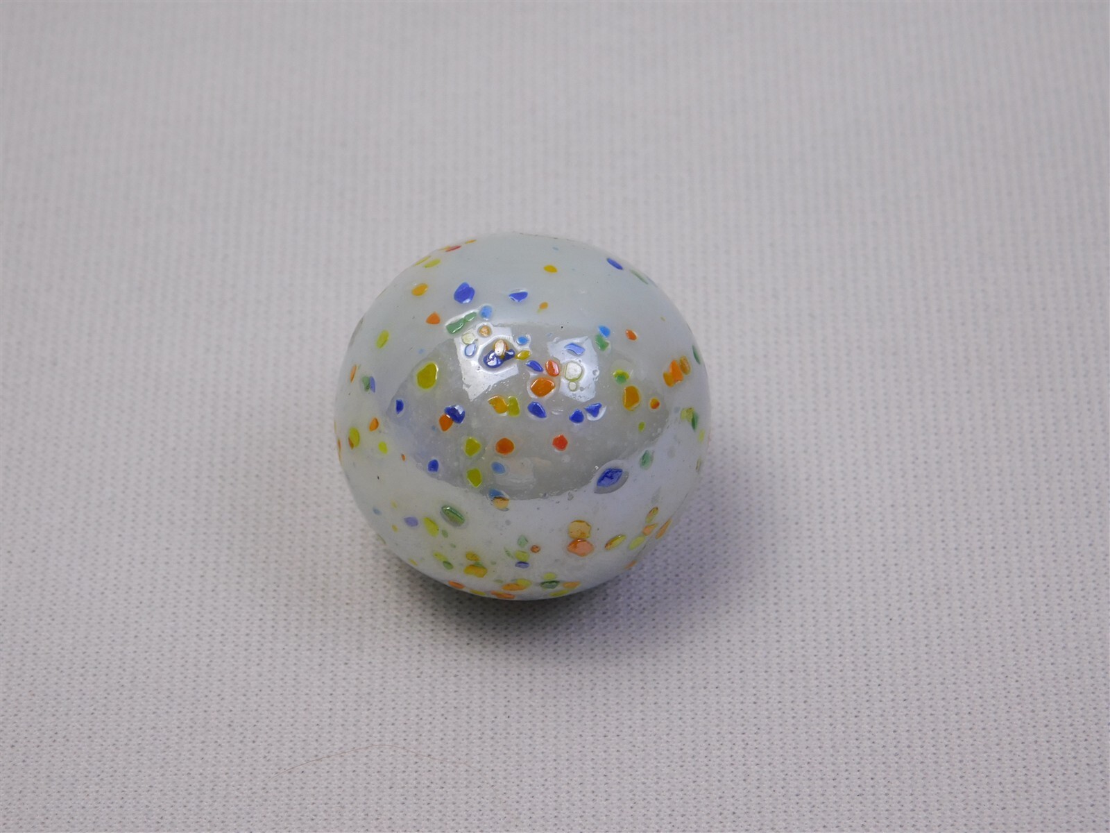 Single Vtg White Luster Confetti Glass Marble Shooter 1.25″ Diameter