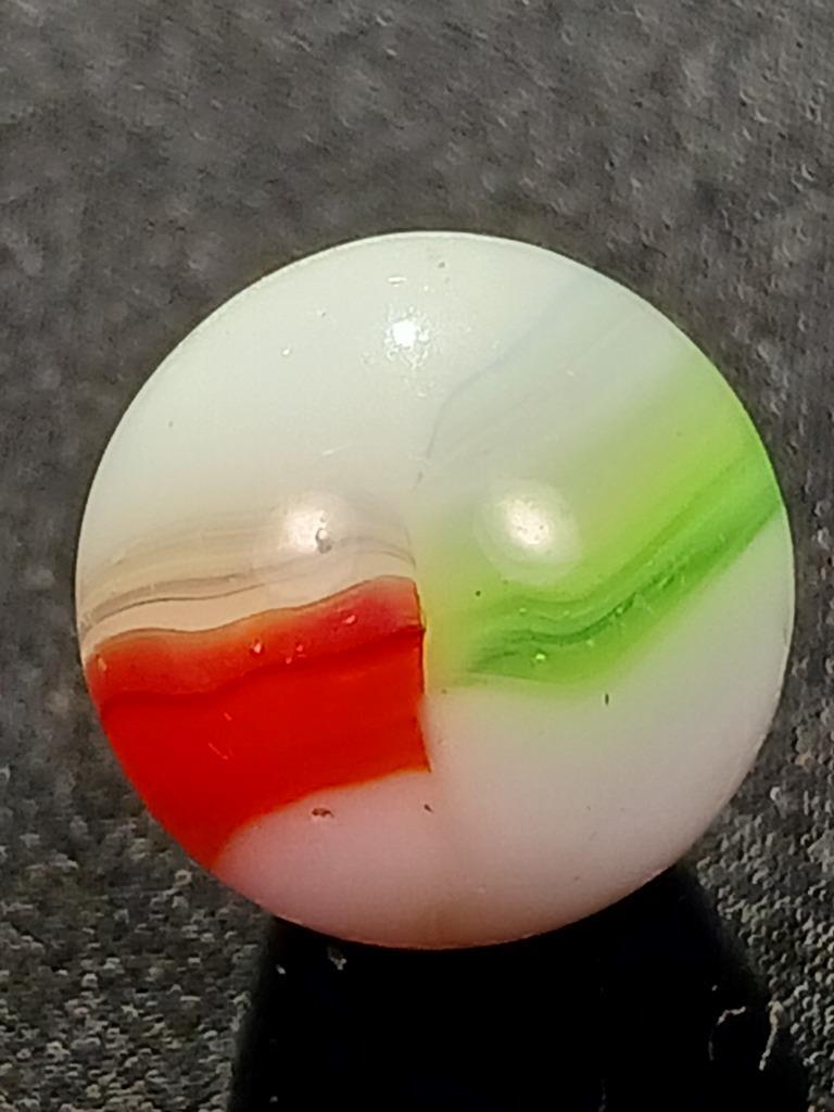 Vitro Agate .55″ Christmas Tri-Lite Red Green White Near Mnt Serious Marble A216