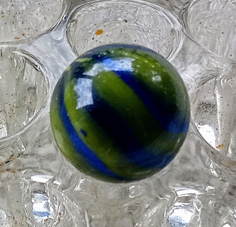 5/8″ Vitro Agate 8 Finger Rare Blue And Yellow In Wet Mint Condition.