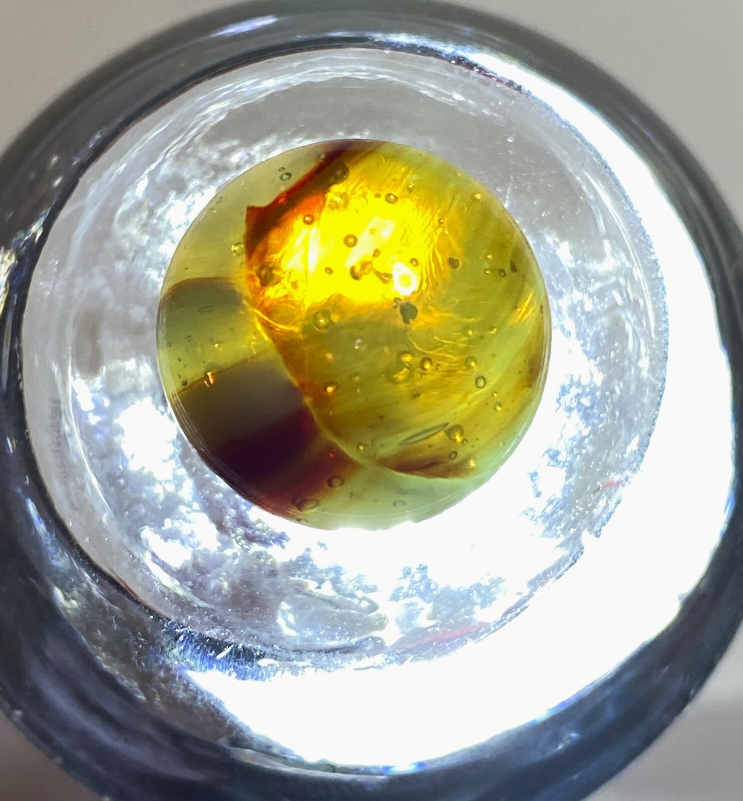 CLEAR BASE TRILIGHT BUTTERMILK VITRO AGATE OXBLOOD .59″ NM + – BLOW-HOLES MF27