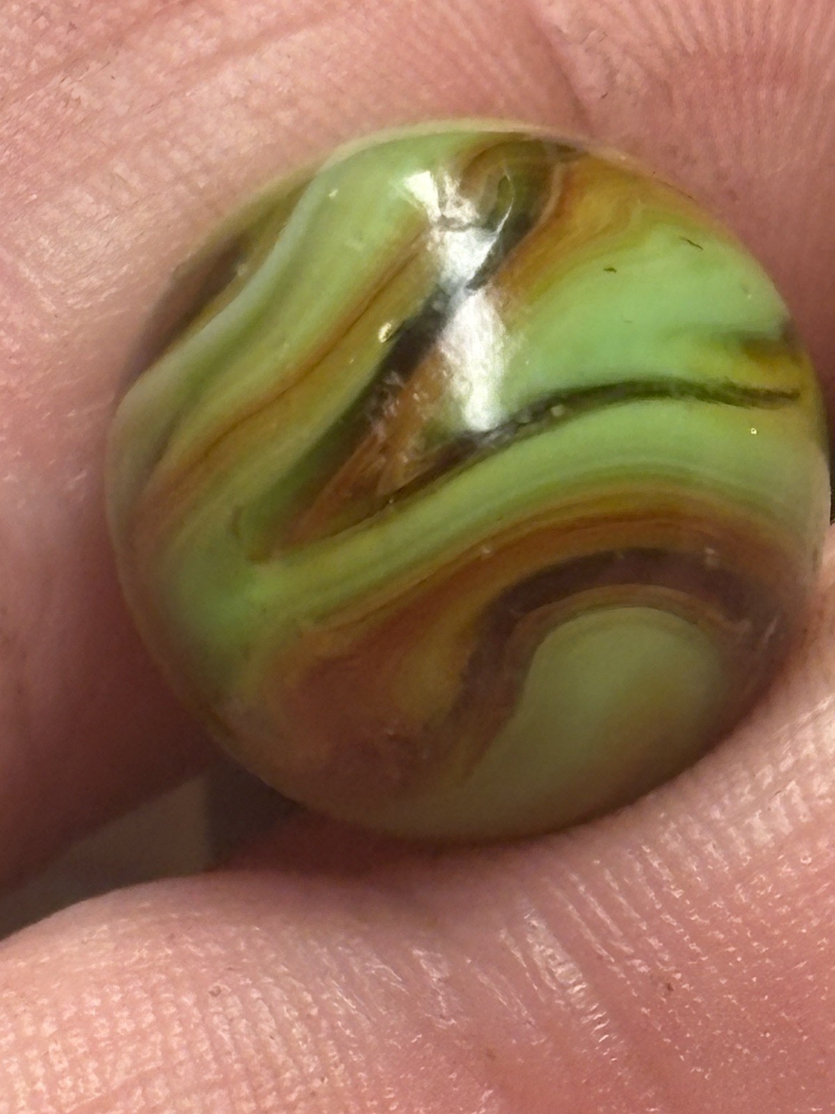 23/32″ Rare CAC 4 Color Swirl In Beautiful NM 8.9 Condition.