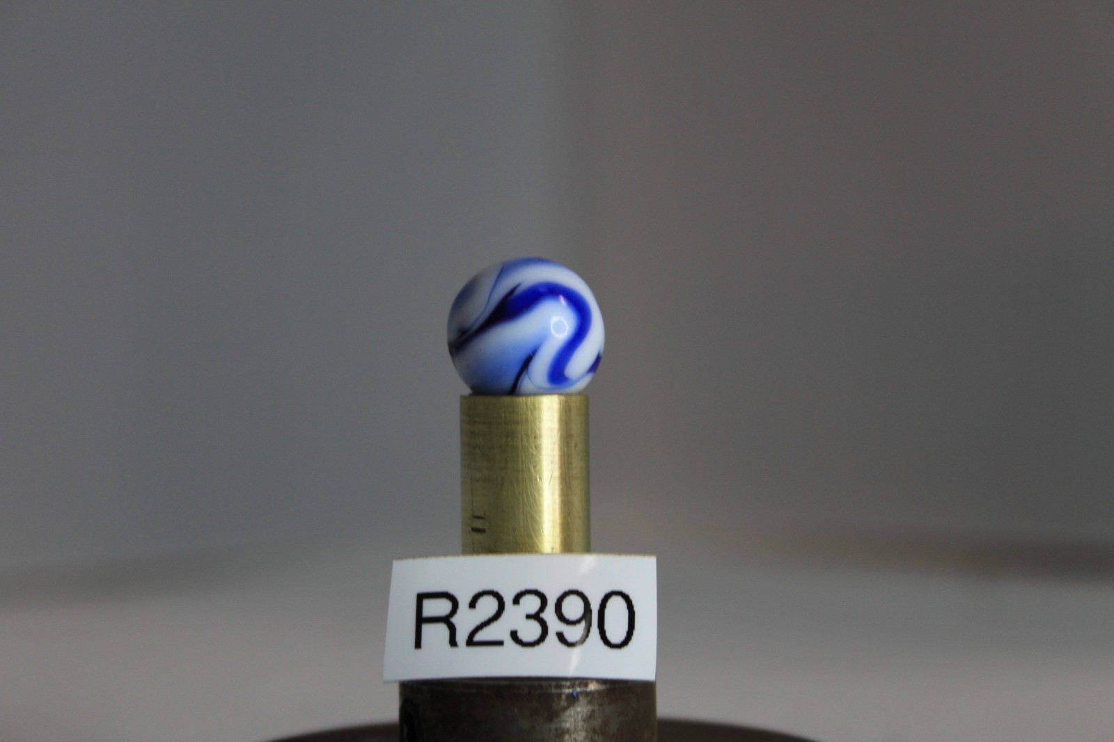 PELTIER GLASS MARBLE BLUE RACER SNAKE OPAQUE WHITE 5/8″ VINTAGE FLAME SPIRAL TOY