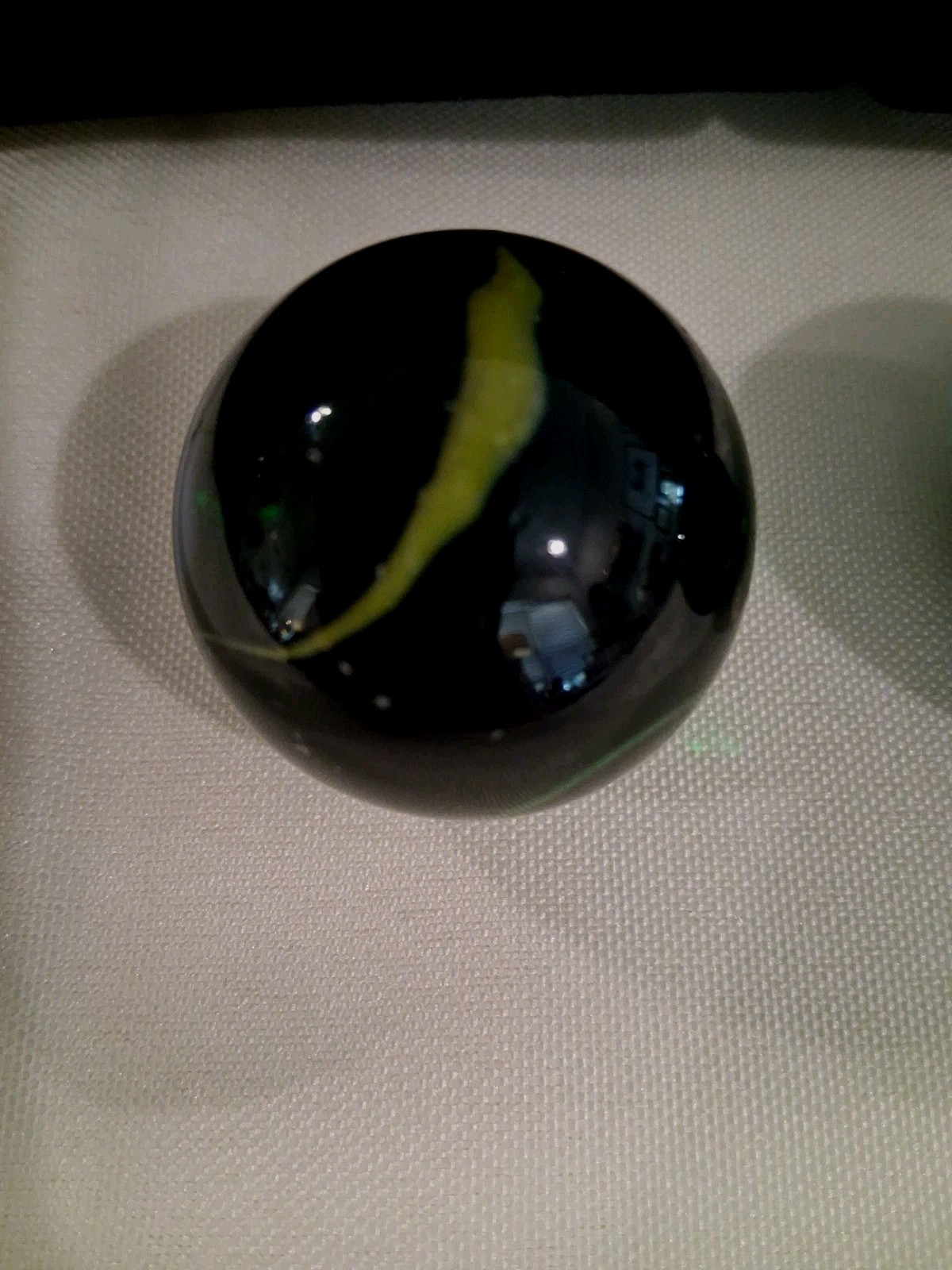 2 VTG 1.25″ Marbles: Translucent Dark Green Glass & 3 swirls:Blue,Yellow&White
