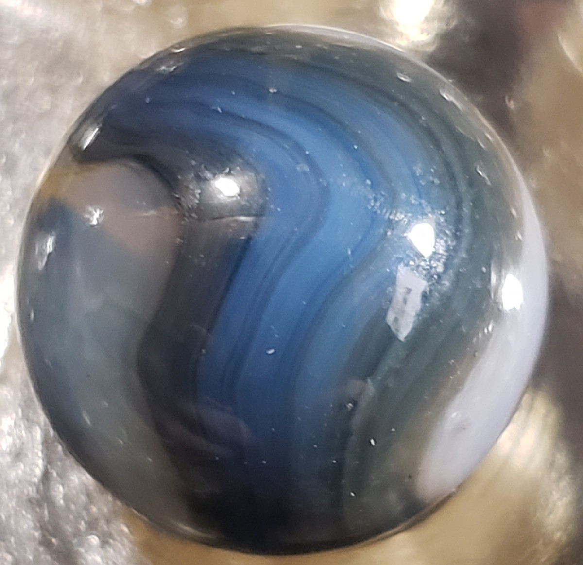 HTF GORGEOUS Akro Agate Blue n Gray Popeye HYBRID Amber Base WET MINT SZ 5/8