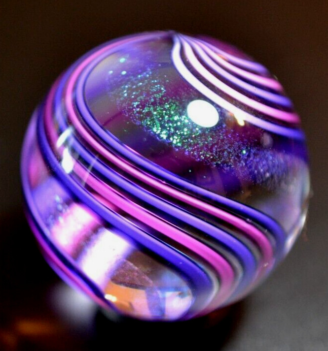 JAMES ALLOWAY GLASS MARBLE/1.270″DICHROIC PURPLE SWIRL #3349-BOYSENBERRY,LAVENDR