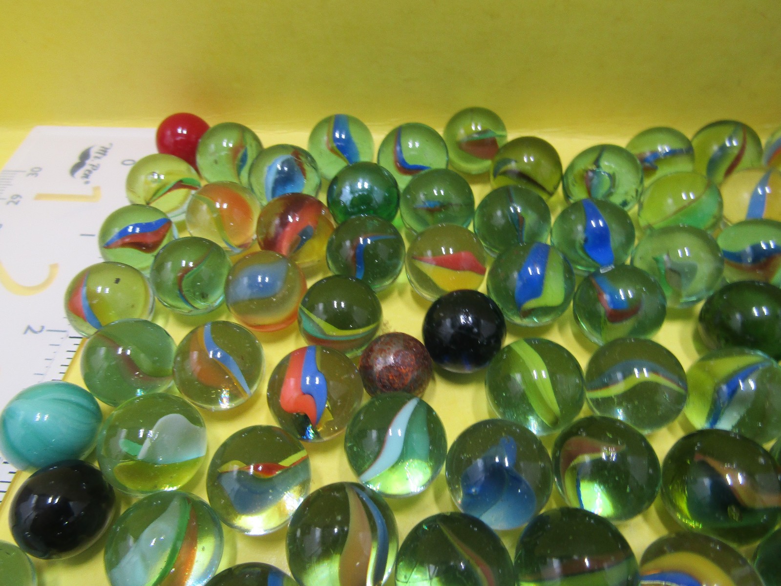 Vintage Lot of 120+ Glass Cat’s Eye Swsirl Mixed Colors Assorted Sizes LOT A
