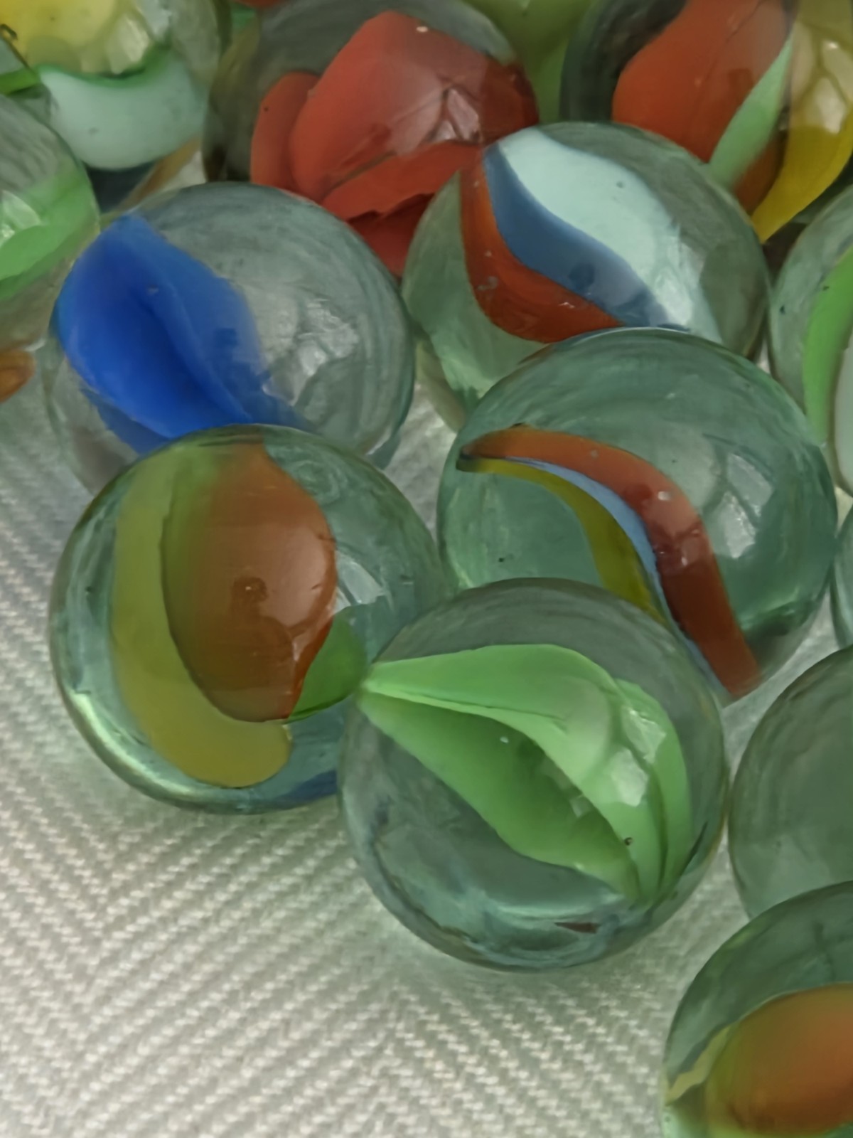 Assorted 170 Lot of Marbles Shooter Marbles Swirl Speckled Cats Eye