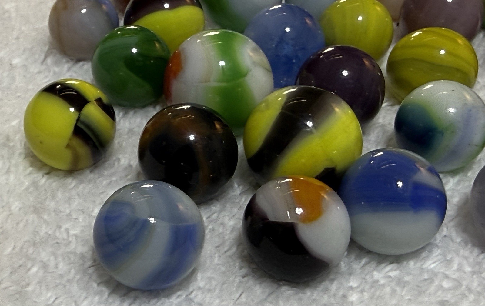 Lot Of 26 Marble King Rainbow Marbles .54” To .74” NM To Mint