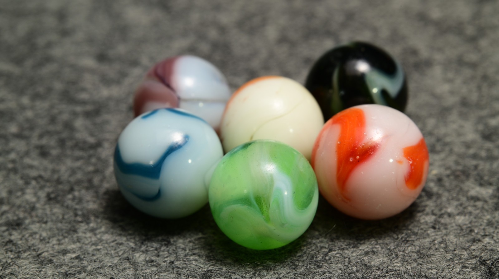 6 Vintage American WV Swirl Marbles, Mixed Sizes & Makers, Funky Colour Styles