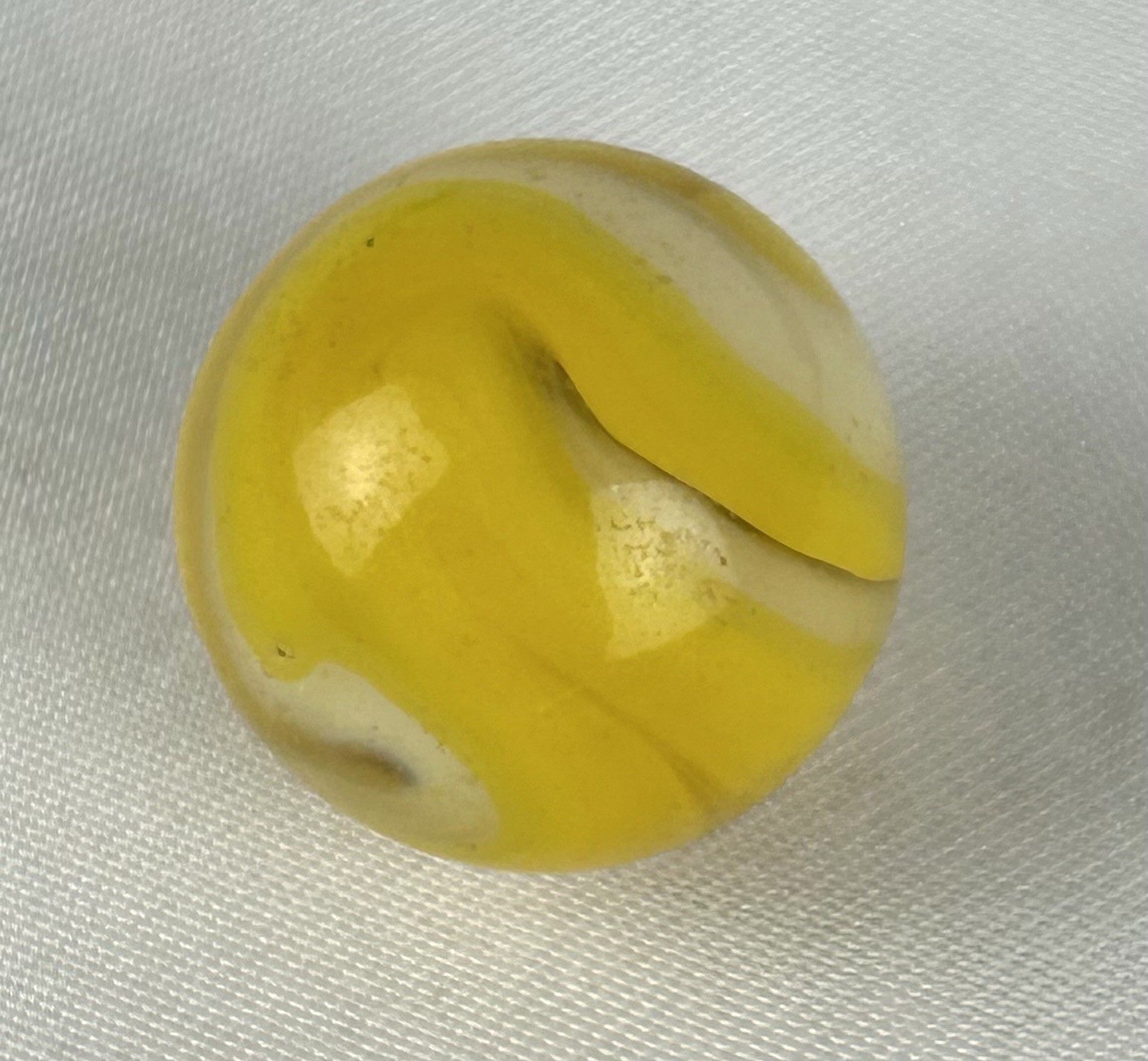 Vintage Akro Agate Special Corkscrew Marble .61 Inches Yellow Clear White Swirl