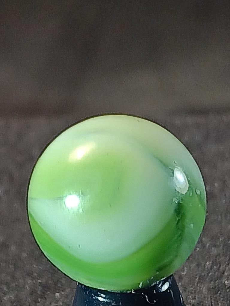 17/32″ Akro Alley Sea Green Swirl Pearl White Near Mint Serious Marble B10