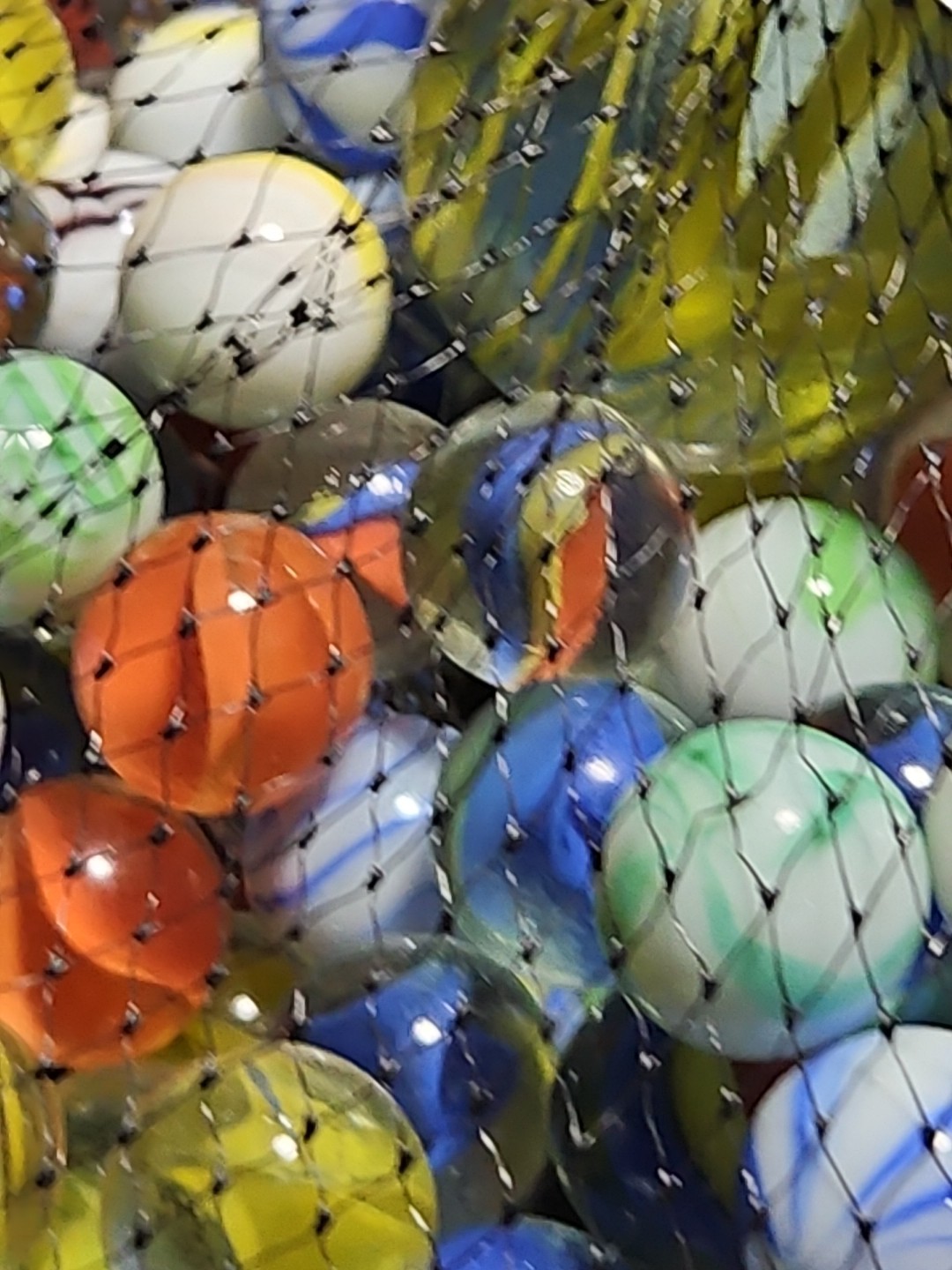 Toysmith Neato! 160 Glass Marbles in Retro Tin – Estate Find, Nostalgia Gift