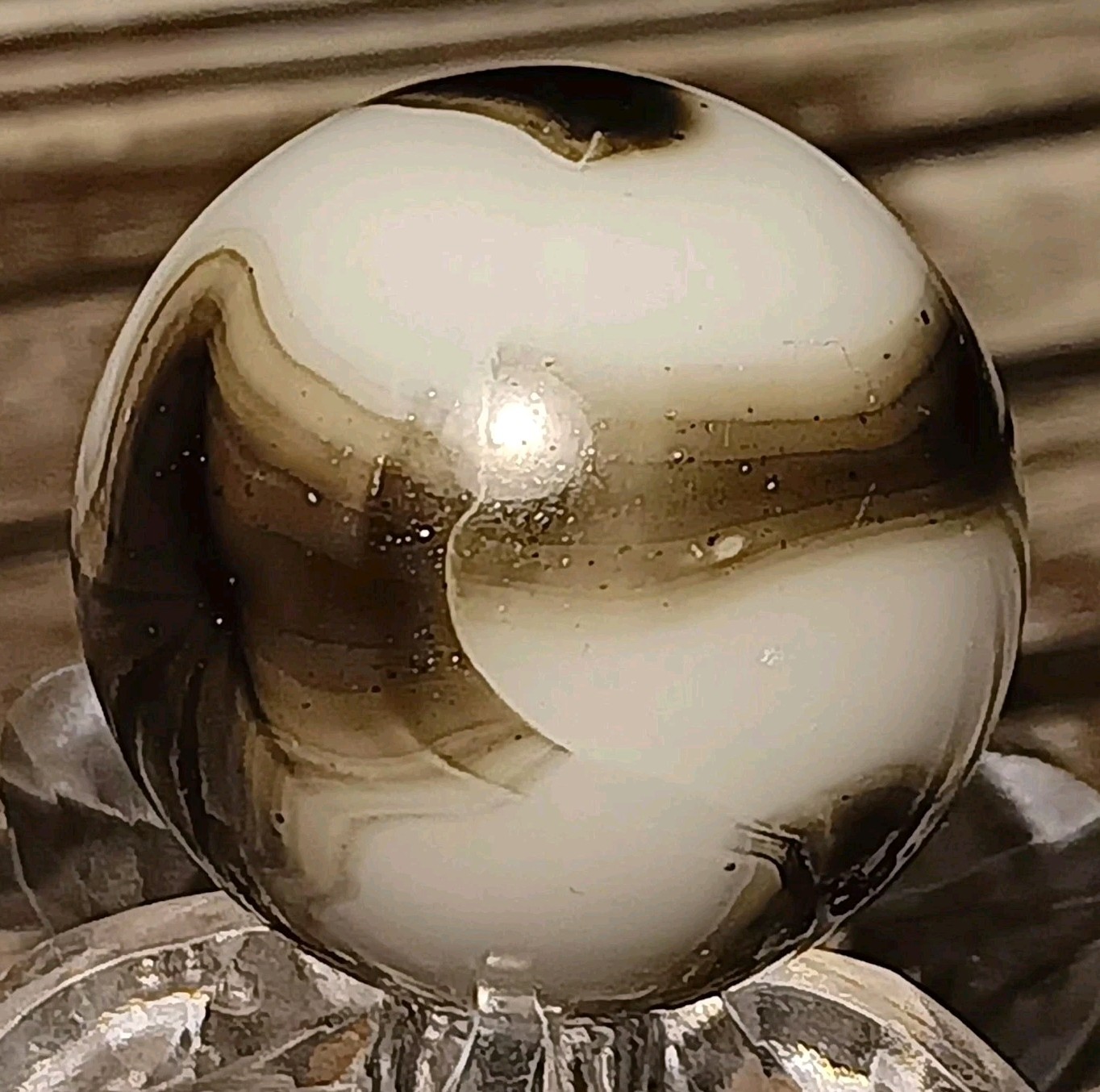 RARE PELTIER NLR ZEBRA MARBLE. W-GREEN AV. .66″ NM(+). UV ACTIVE. HTF