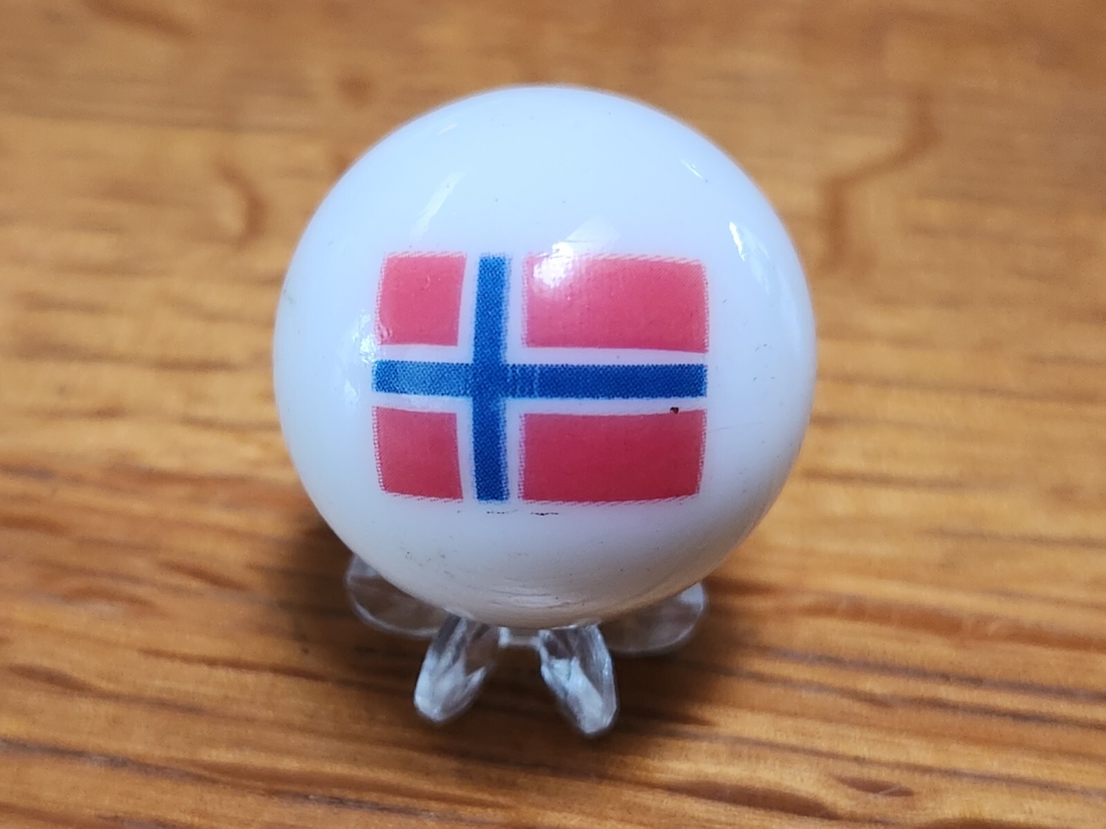 ICELAND FLAG WHITE GLASS MARBLE 1″ IN. SHOOTER & STAND WORLD CUP SOCCER OLYMPICS