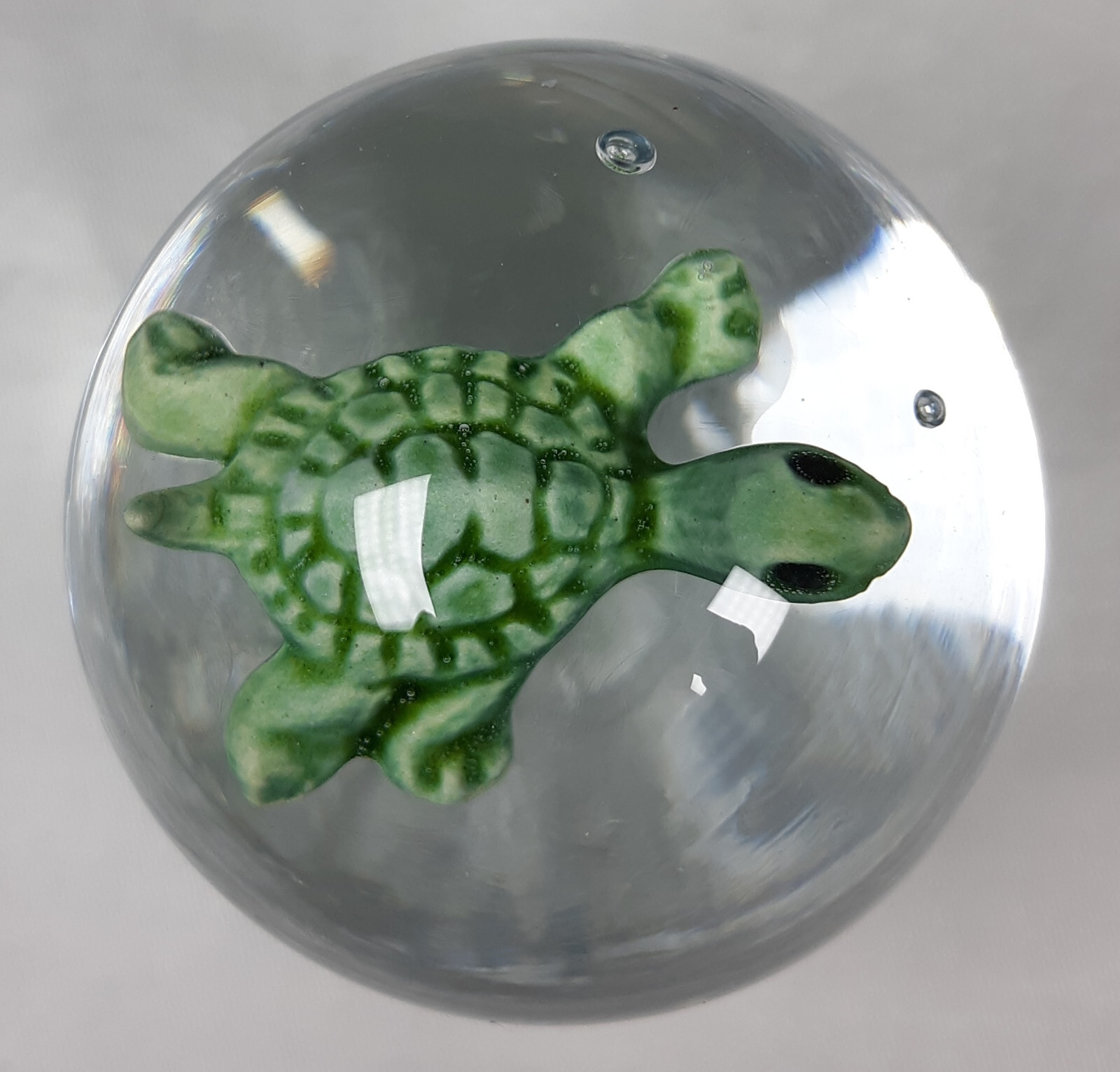 Sammy Sam Hogue Sulphide Green Turtle Glass Marble with Hogue Stand 1.80″