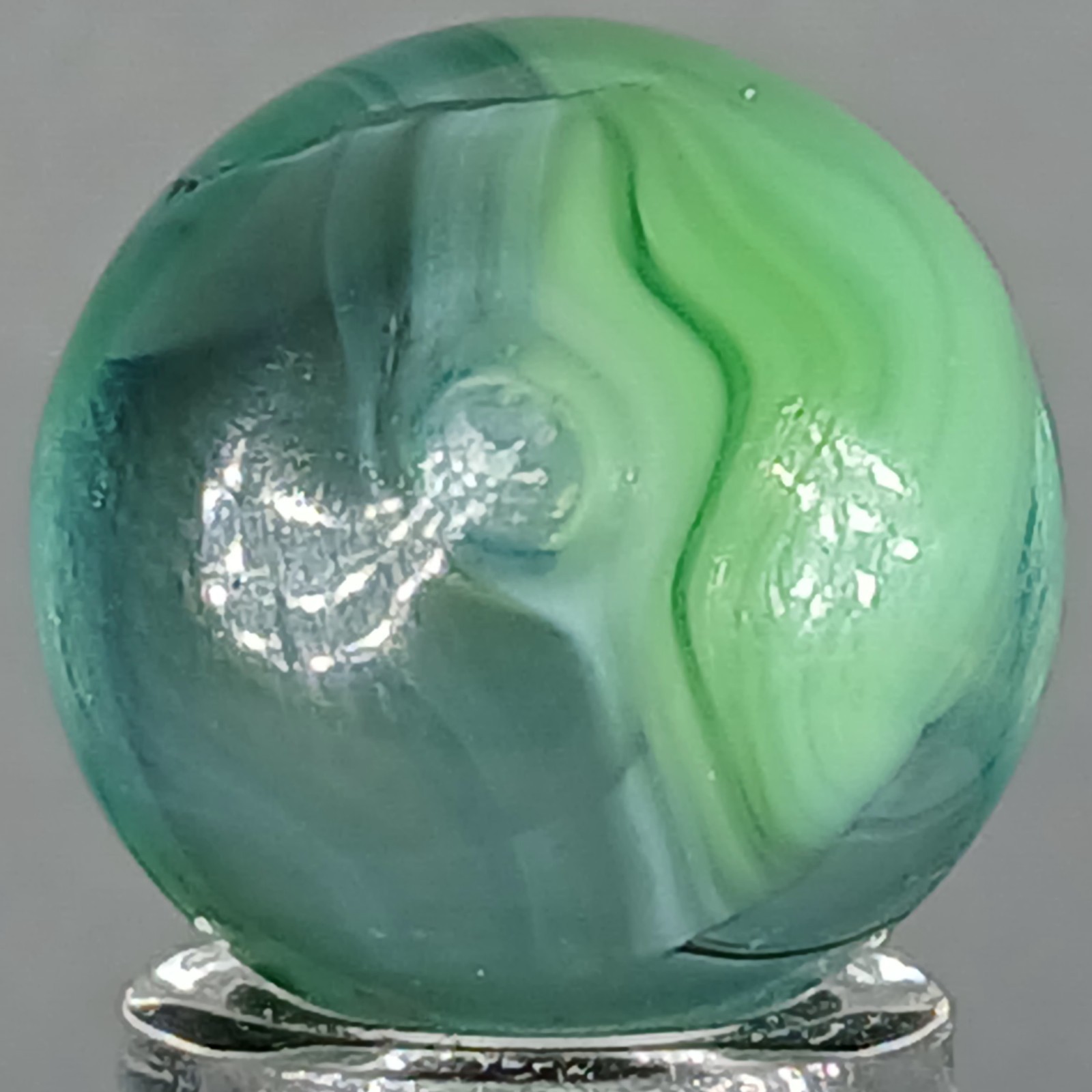 Vintage Vitro Conqueror Marble .60 Near-Mint Condition Combined Shipping