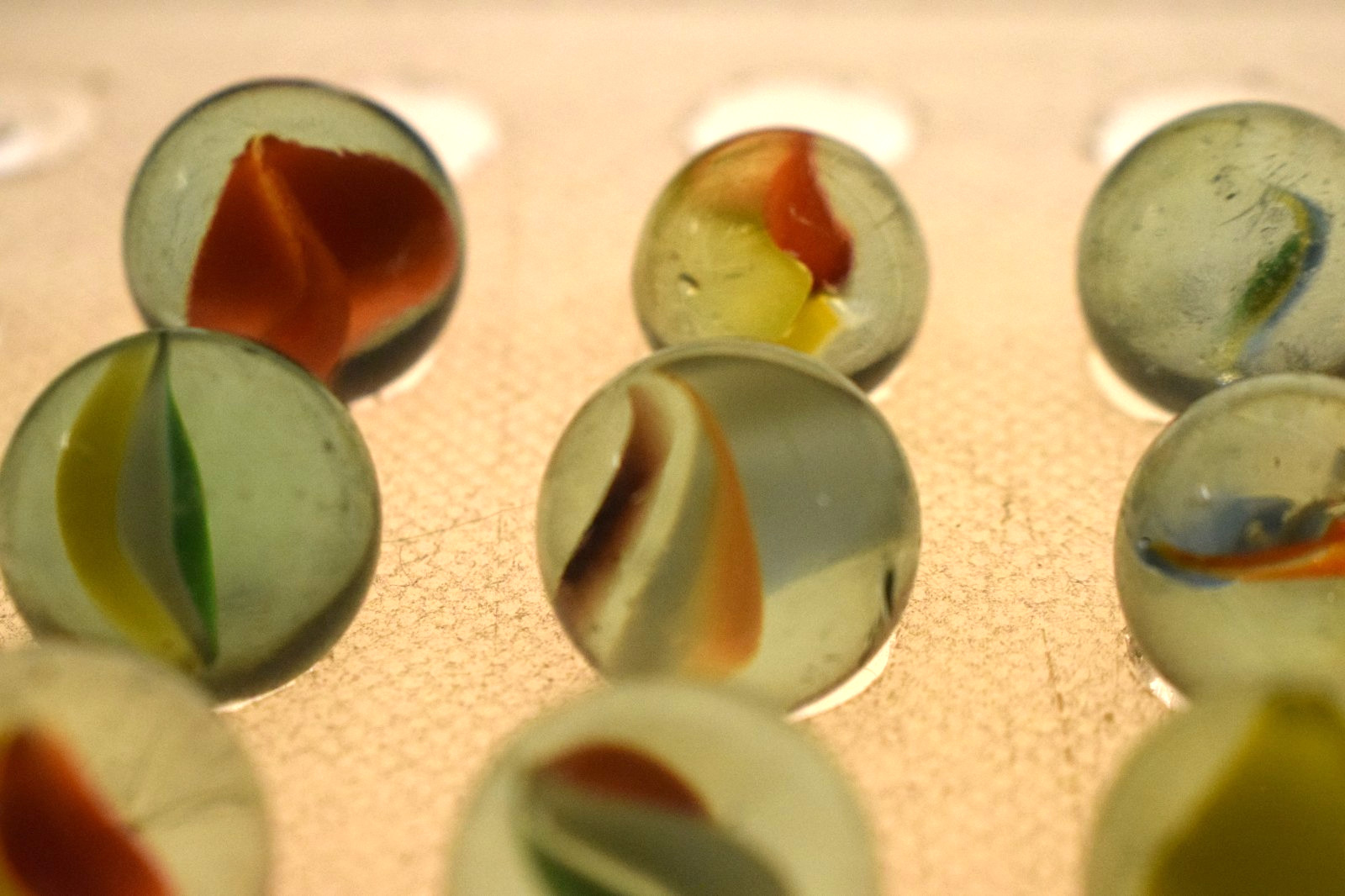 JAPAN CLEAR GREEN MARBLES CATS EYE BANANA 21PC LOT 1960s VINTAGE RED BLUE YELLOW