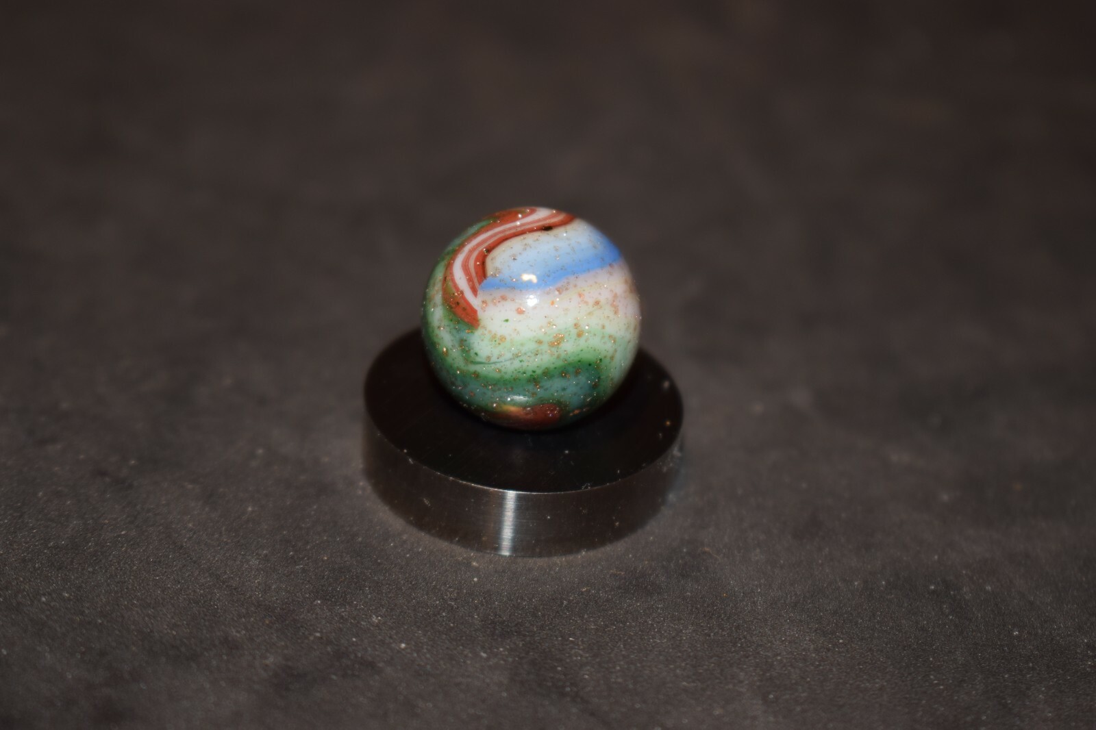 🐦➖⏩DAS Carnival Pixie ✨Dust (mica) OXBLOOD Swirl Marble Size .687= 11/16 MINT