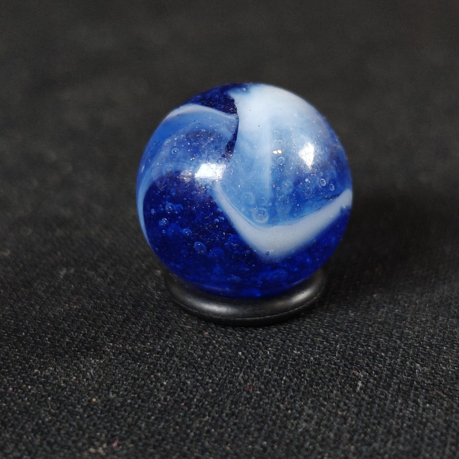 Vintage Marble – Kokomo .60″ Blue Bubbly Rainbo Peltier