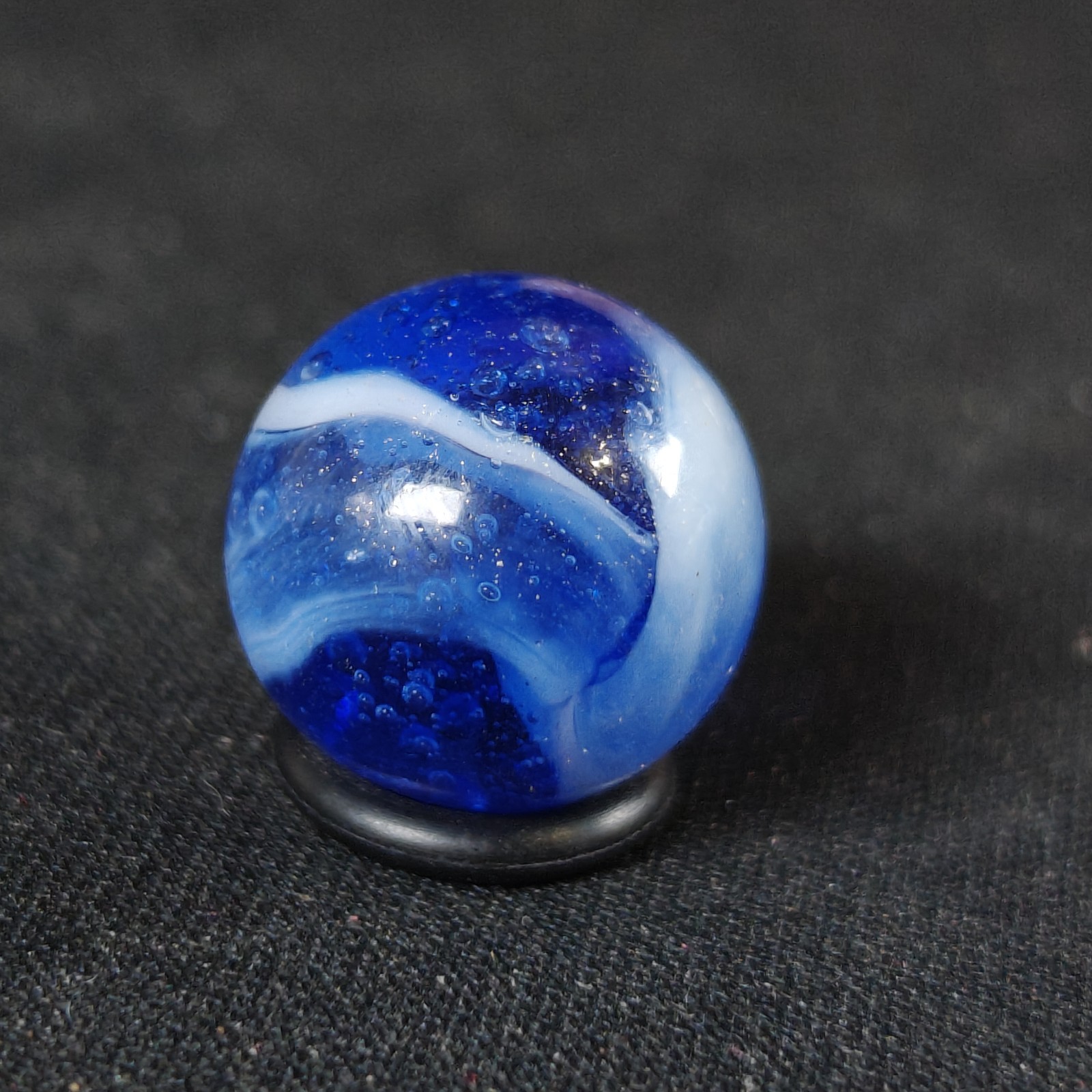 Vintage Marble – Kokomo .60″ Blue Bubbly Rainbo Peltier