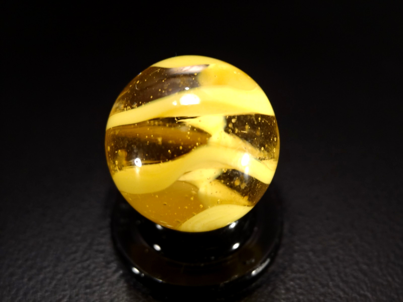 AKRO AGATE YELLOW SNAKE 🐍 on CLEAR WET MINT 100+ Yrs old