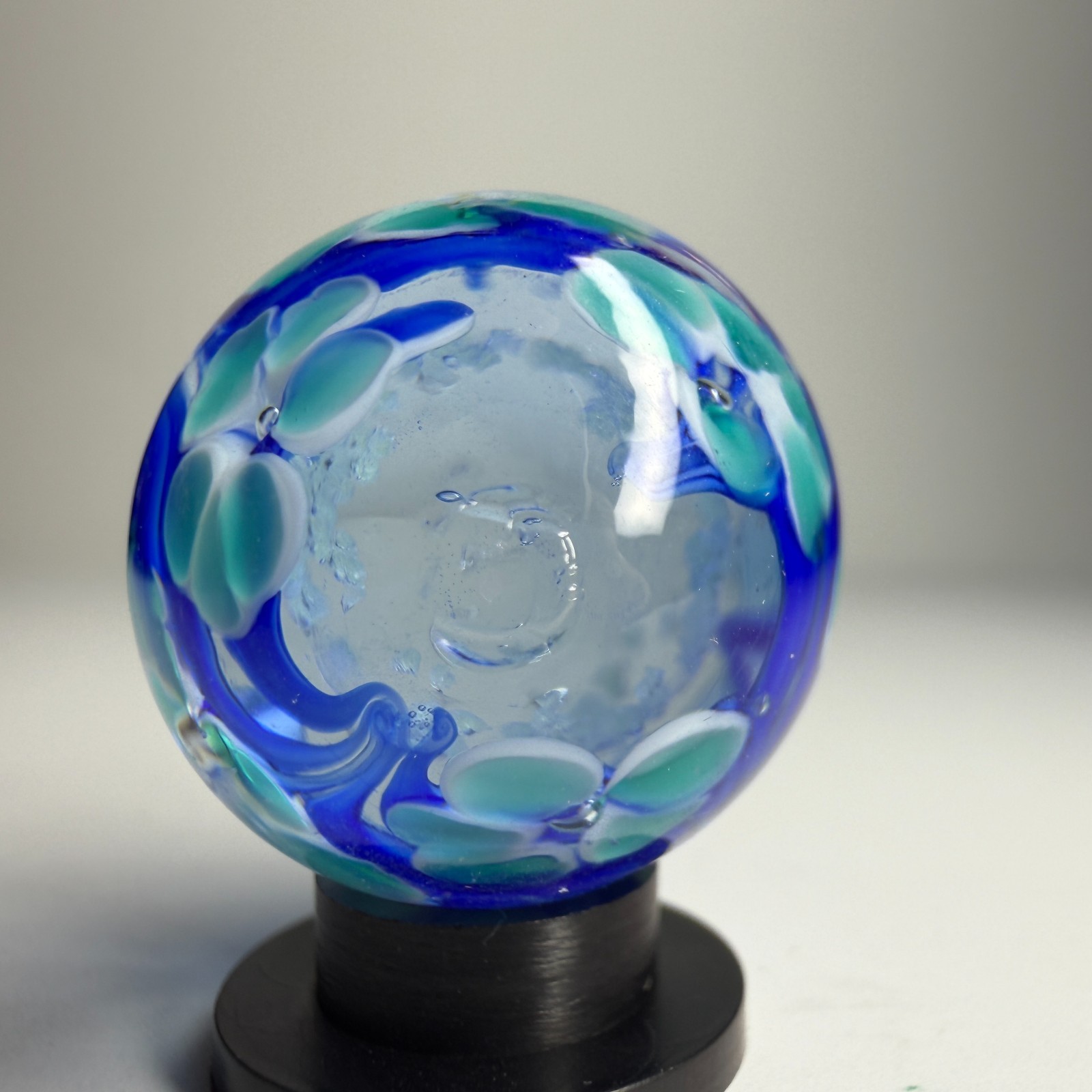 22mm ASTER Blue Flower GLOW IN THE DARK Handmade Glass Marble 7/8 SHOOTER +Stand